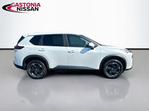 Used 2025 Nissan Rogue SV AWD/4WD image 10