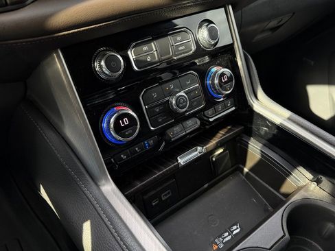 Used 2021 GMC Yukon Denali w/ Denali Premium Package image 25