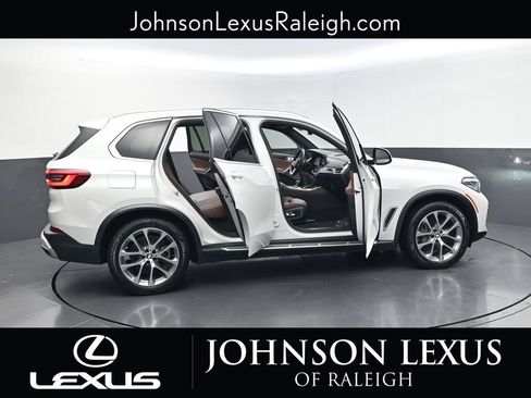 Used 2019 BMW X5 xDrive50i w/ Premium Package 2 AWD/4WD image 34