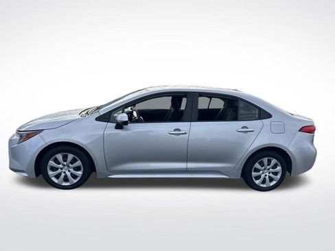 Used 2023 Toyota Corolla LE image 2