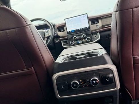 Used 2024 Ford Expedition Limited AWD/4WD image 17
