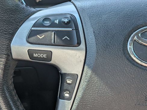 Used 2012 Toyota Highlander Limited w/ Tow Pkg FWD image 27