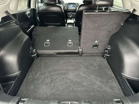 Used 2020 Jeep Compass Latitude w/ Cold Weather Group AWD/4WD image 16