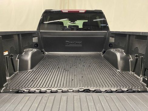 Used 2025 GMC Sierra 1500 SLT AWD/4WD image 8