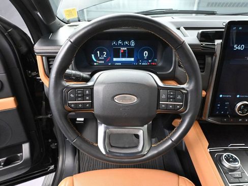 Used 2024 Ford Expedition Platinum image 29