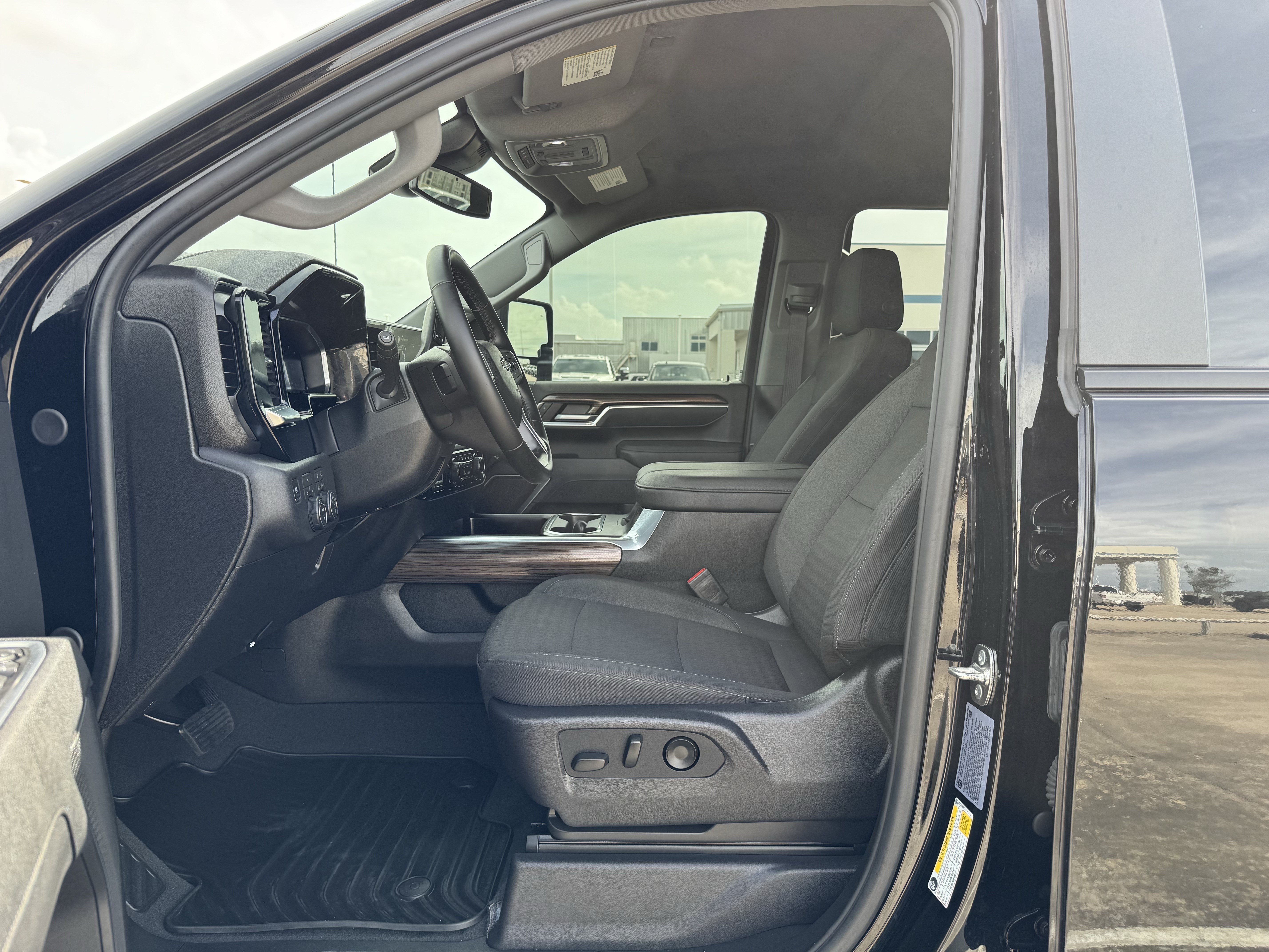 Used 2026 Chevrolet Silverado 2500 LT w/ Trail Boss Package AWD/4WD image 15