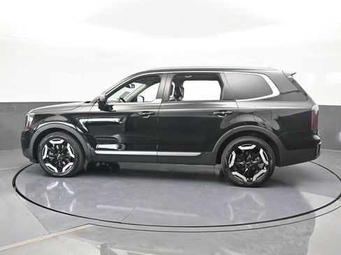Used 2024 Kia Telluride EX image 3
