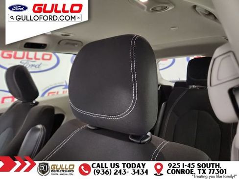 Used 2023 Chrysler Voyager LX FWD image 17