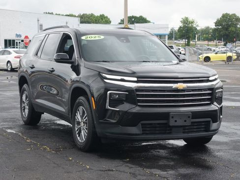 Used 2025 Chevrolet Traverse LT AWD/4WD image 22