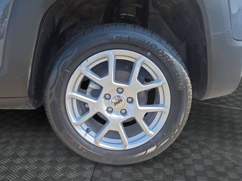 Used 2022 Jeep Renegade Latitude AWD/4WD image 35