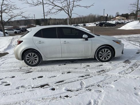 Used 2024 Toyota Corolla SE w/ SE Package image 5