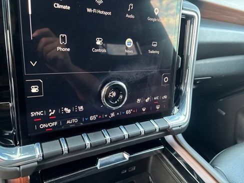 Used 2025 GMC Yukon Denali AWD/4WD image 29