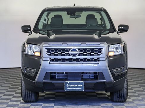 Used 2025 Nissan Frontier SV image 4