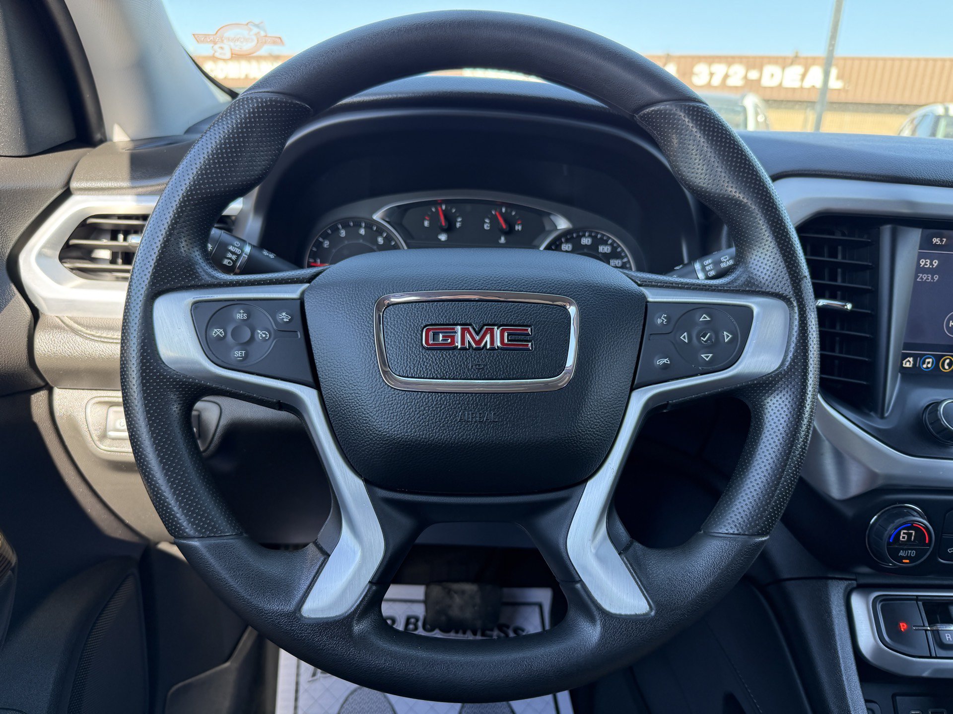 Used 2023 GMC Acadia SLE w/ Driver Convenience Package FWD image 20