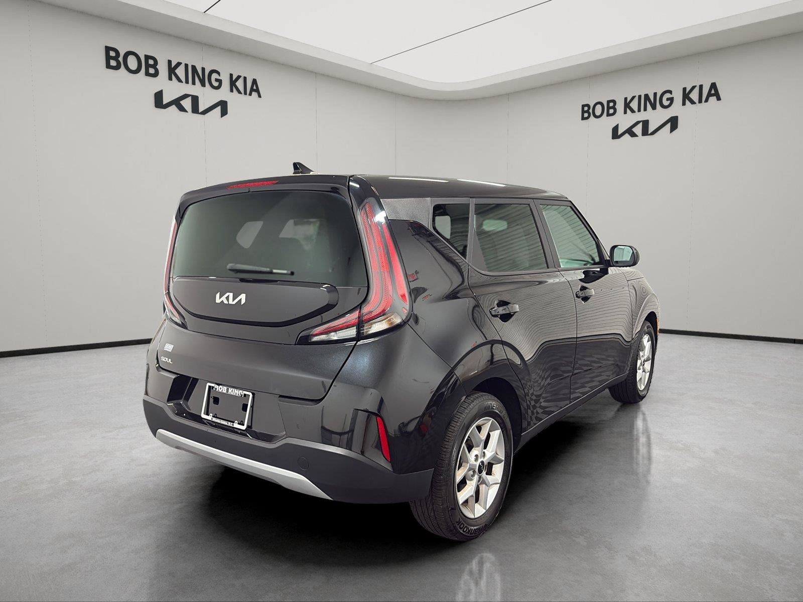 Used 2025 Kia Soul LX w/ LX Technology Package FWD image 5