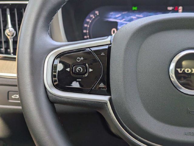 Certified 2026 Volvo XC60 B5 Plus AWD/4WD image 32