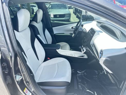 Used 2018 Toyota Prius Three Touring FWD image 18