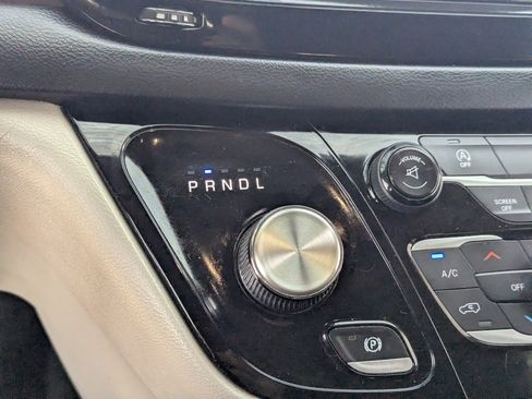 Used 2017 Chrysler Pacifica LX image 25