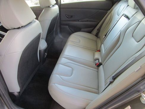 Used 2025 Hyundai Elantra Limited image 13