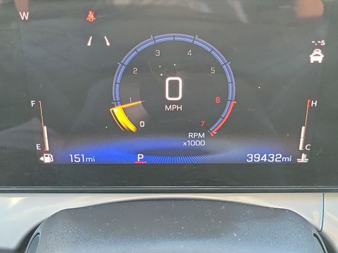Used 2025 Chevrolet Trax LT FWD image 24