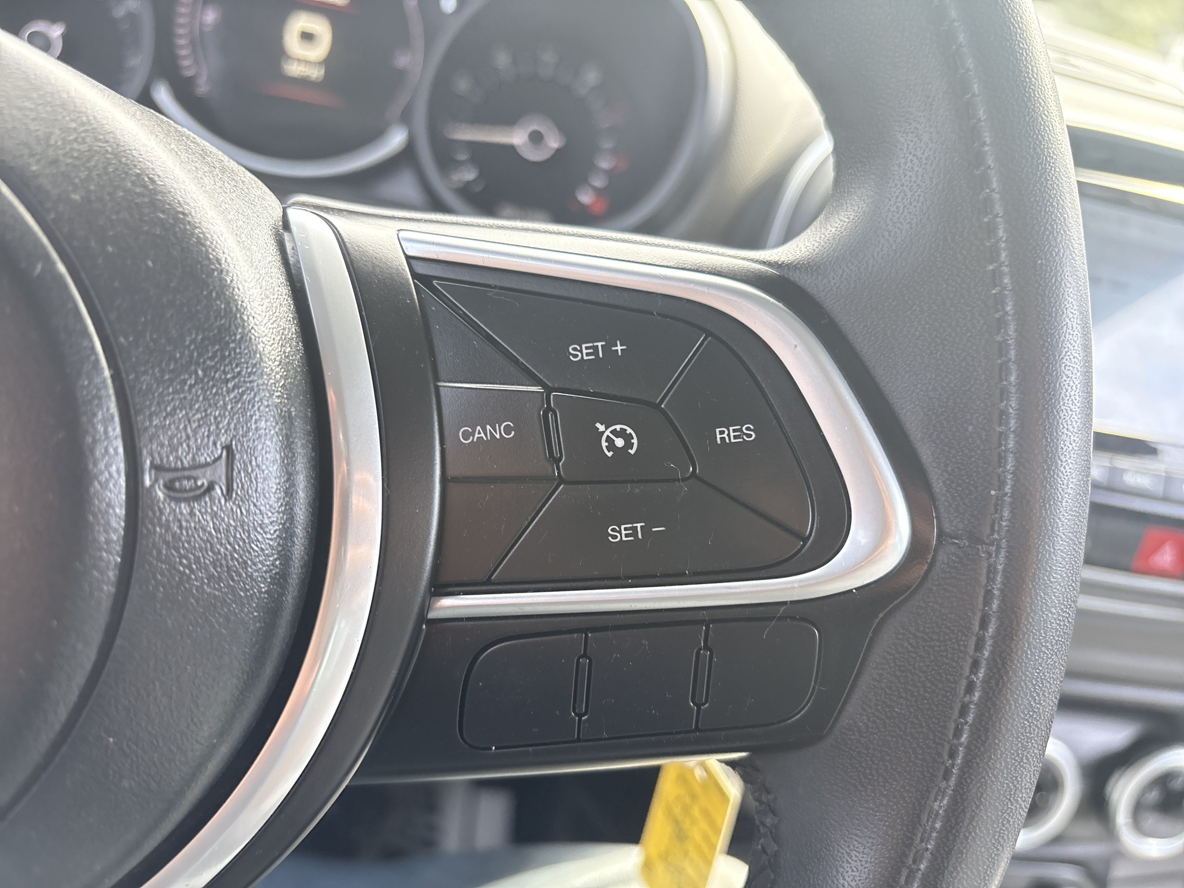 Used 2018 FIAT 500L Trekking w/ Urbana Appearance Package FWD image 18