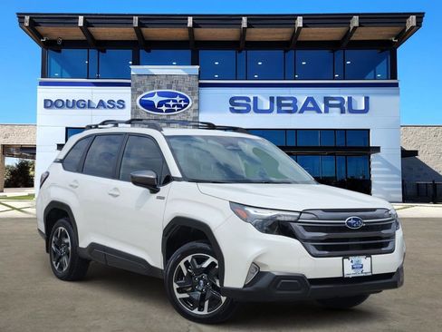 Certified 2025 Subaru Forester Premium AWD/4WD image 1