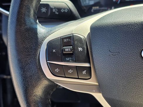 Used 2022 Ford Explorer XLT w/ Equipment Group 202A AWD/4WD image 16