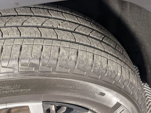 Used 2024 Jeep Grand Cherokee L Limited w/ Luxury Tech Group II AWD/4WD image 9