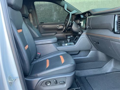 Used 2025 GMC Sierra 1500 AT4 w/ Technology Package AWD/4WD image 19