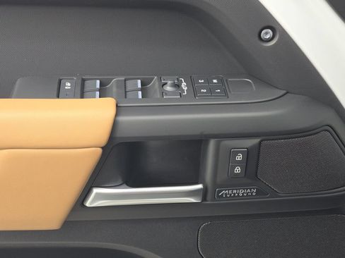 New 2026 Land Rover Defender 110 X-Dynamic SE AWD/4WD image 28