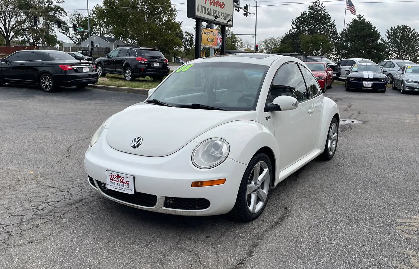Used 2008 Volkswagen Beetle SE FWD image 2