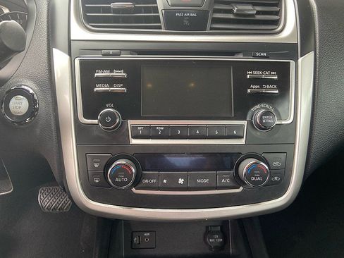 Used 2016 Nissan Altima 2.5 SL w/ Moonroof Package FWD image 15