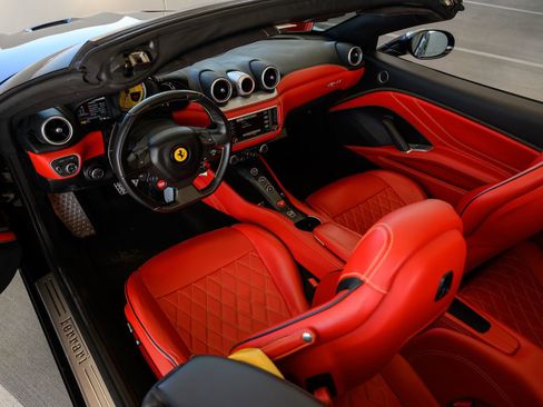 Used 2017 Ferrari California T image 34