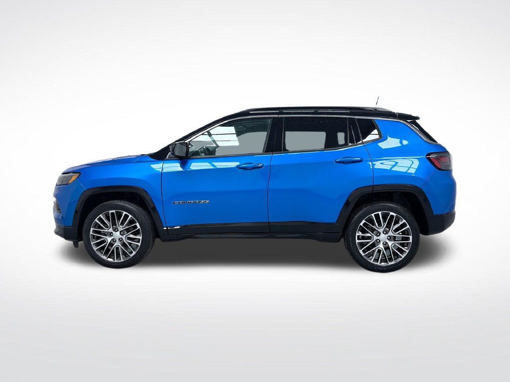 Used 2022 Jeep Compass Limited w/ Elite Group AWD/4WD image 3