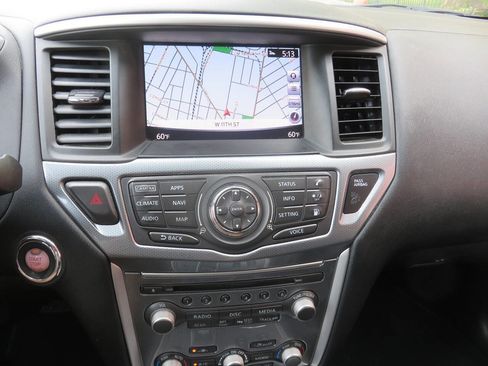 Used 2018 Nissan Pathfinder SL w/ SL Premium Package AWD/4WD image 17