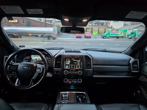 Used 2018 Ford Expedition Limited AWD/4WD image 19