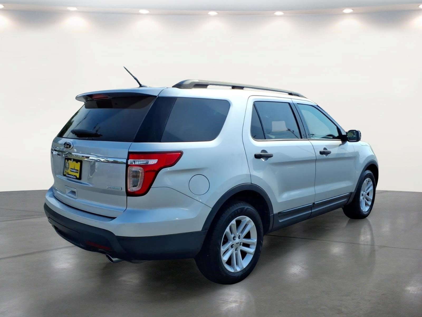 Used 2015 Ford Explorer FWD image 3