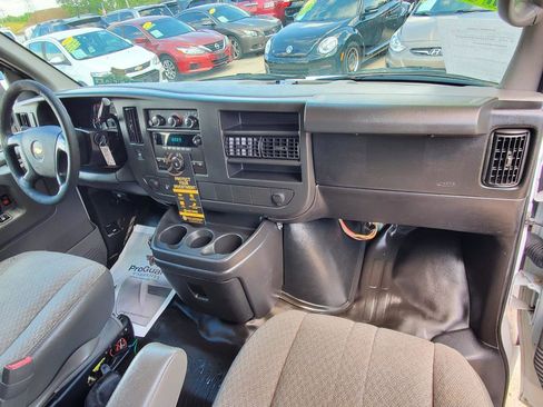 Used 2014 Chevrolet Express 3500 Extended RWD image 16