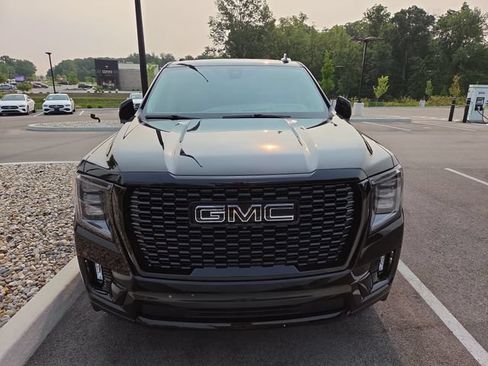 Used 2022 GMC Yukon Denali w/ Denali Premium Package AWD/4WD image 2