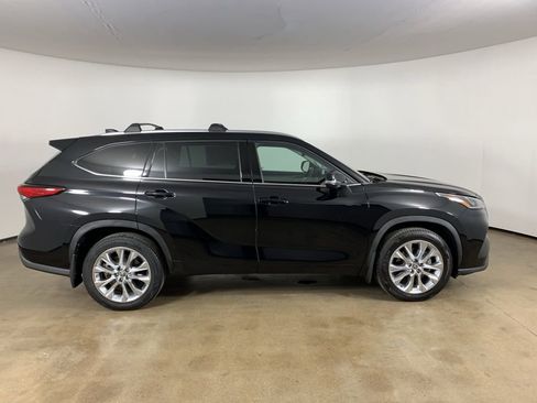Used 2023 Toyota Highlander Limited image 7
