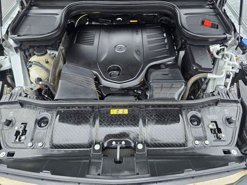 Used 2024 Mercedes-Benz GLS 450 4MATIC image 10