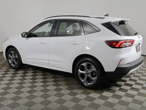 Used 2023 Ford Escape ST-Line FWD image 11