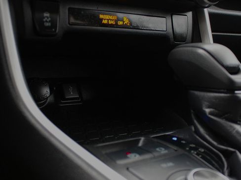 Used 2021 Toyota RAV4 XLE w/ Convenience Package image 33