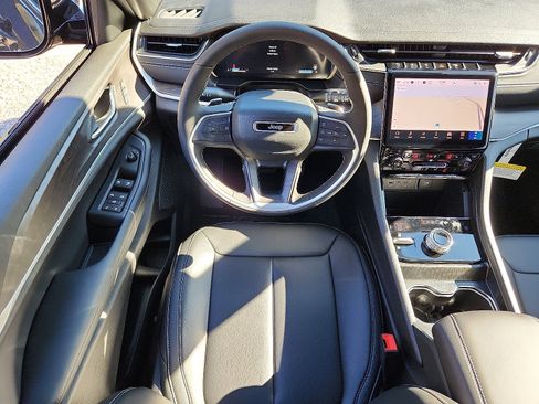 New 2025 Jeep Grand Cherokee Limited image 7