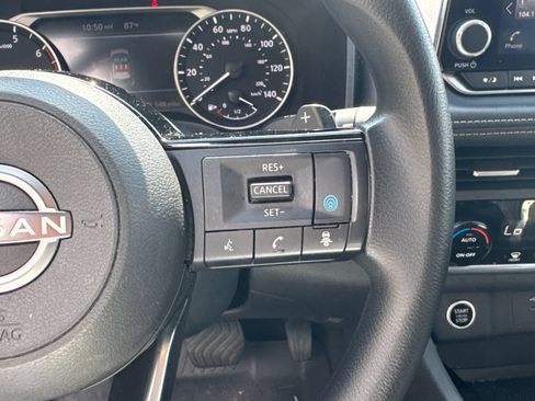 Used 2023 Nissan Rogue SV FWD image 26