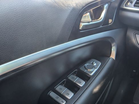 Used 2023 Genesis G70 2.0T AWD/4WD image 27