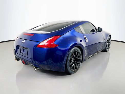 Used 2017 Nissan 370Z Coupe RWD image 4