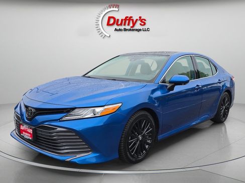 Used 2019 Toyota Camry XLE w/ Navigation Package FWD image 17