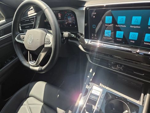 Certified 2026 Volkswagen Atlas Cross Sport SE FWD image 29