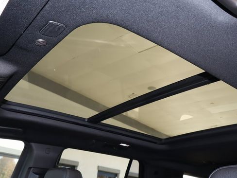 Used 2021 GMC Yukon Denali w/ Denali Premium Package image 33